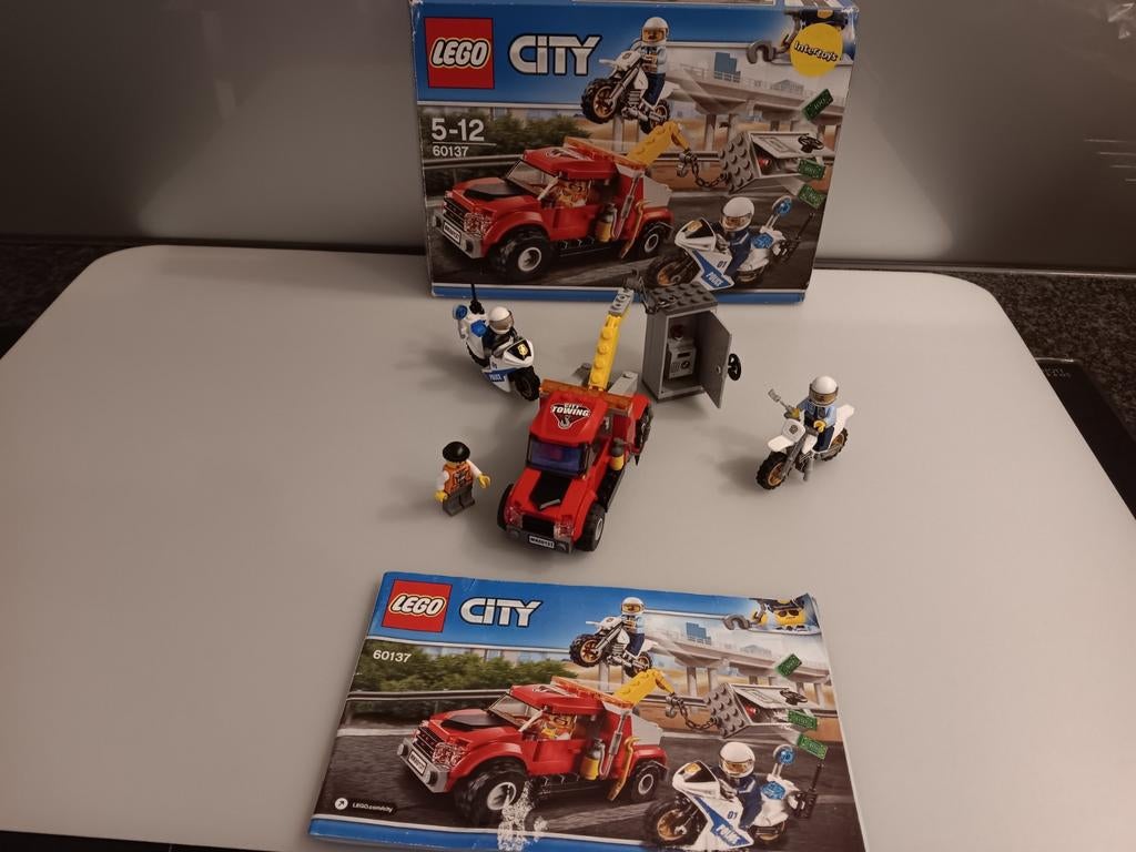 Lego City 60137 Sleepwagen Achtervolging, Kinderen en Baby's, Speelgoed | Duplo en Lego, Ophalen of Verzenden, Zo goed als nieuw