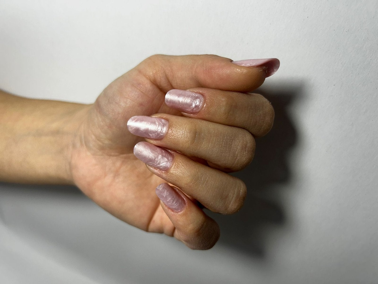 Nail technician, Nagels lakken