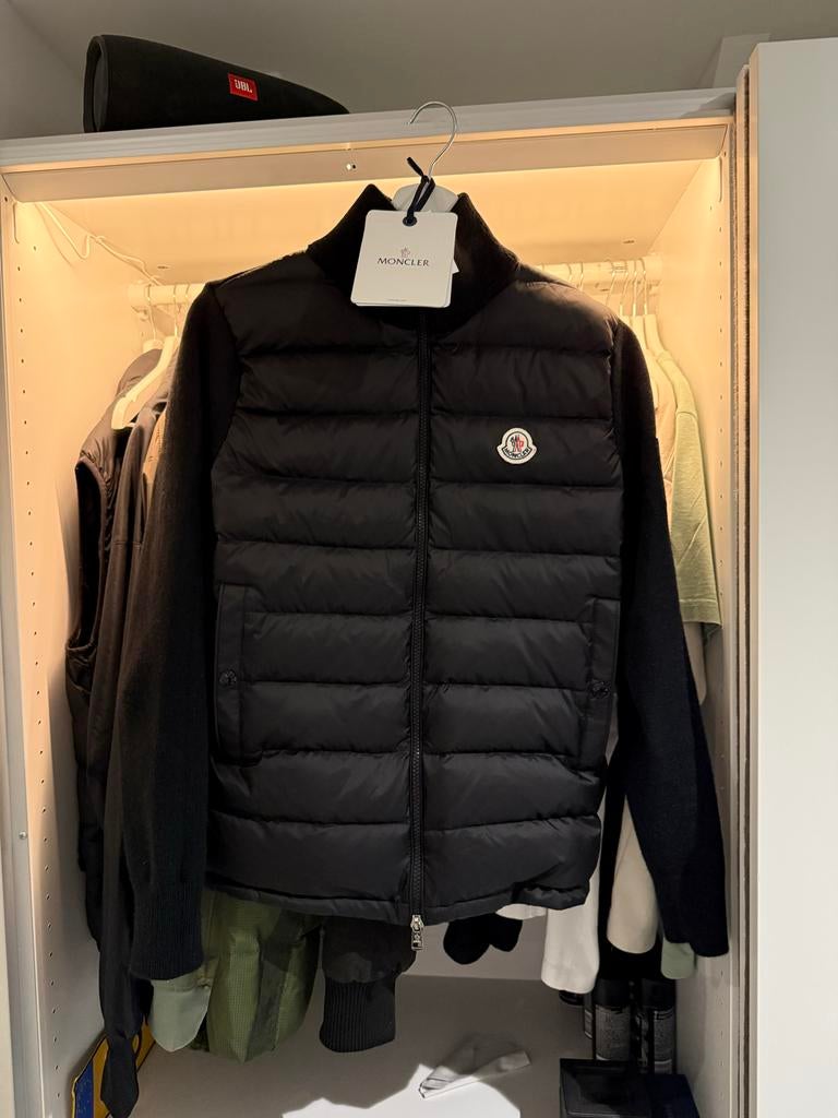Moncler Cardigan Maat M - Stijlvolle en warme jas, Kleding | Heren, Truien en Vesten, Zo goed als nieuw, Maat 48/50 (M), Zwart