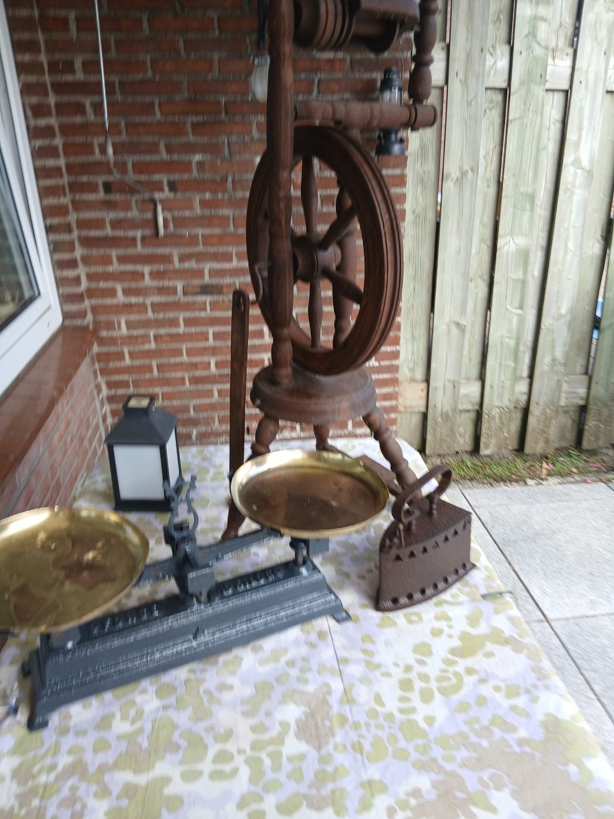 Spinnewiel, Weegschaal en ijzeren strijkbout, Ophalen of Verzenden, Gebruikt, Spinnewiel