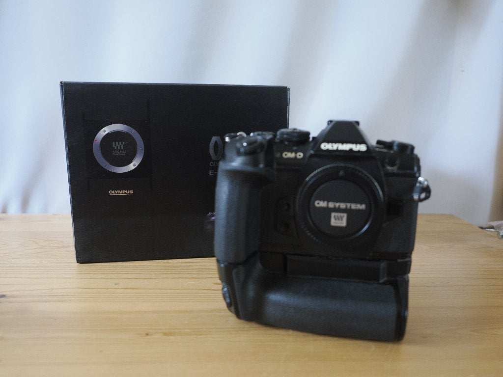 Olympus OM-D E-M1 Mark II body + Batterijgrip HLD-9, Zo goed als nieuw, Olympus, 20 megapixels, Geen optische zoom