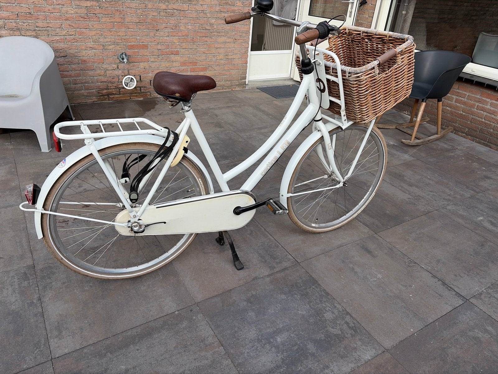 Damesfiets met mand - Wit, zo goed als nieuw, Overige merken, Velgrem, Ophalen of Verzenden, Zo goed als nieuw