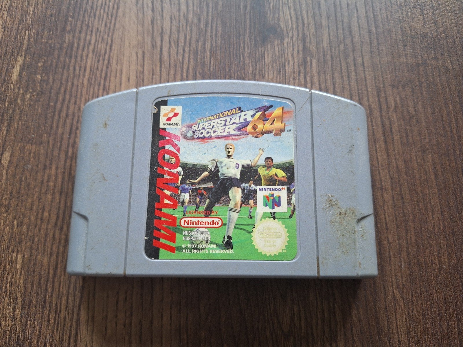 international super star soccer 64, Ophalen of Verzenden, Zo goed als nieuw, Sport, 3 spelers of meer