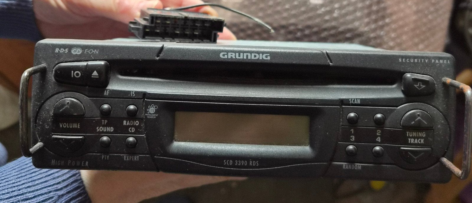 zeer goed werkende Grundig  auto radio / cd speler, Auto diversen, Autoradio's, Ophalen, Zo goed als nieuw