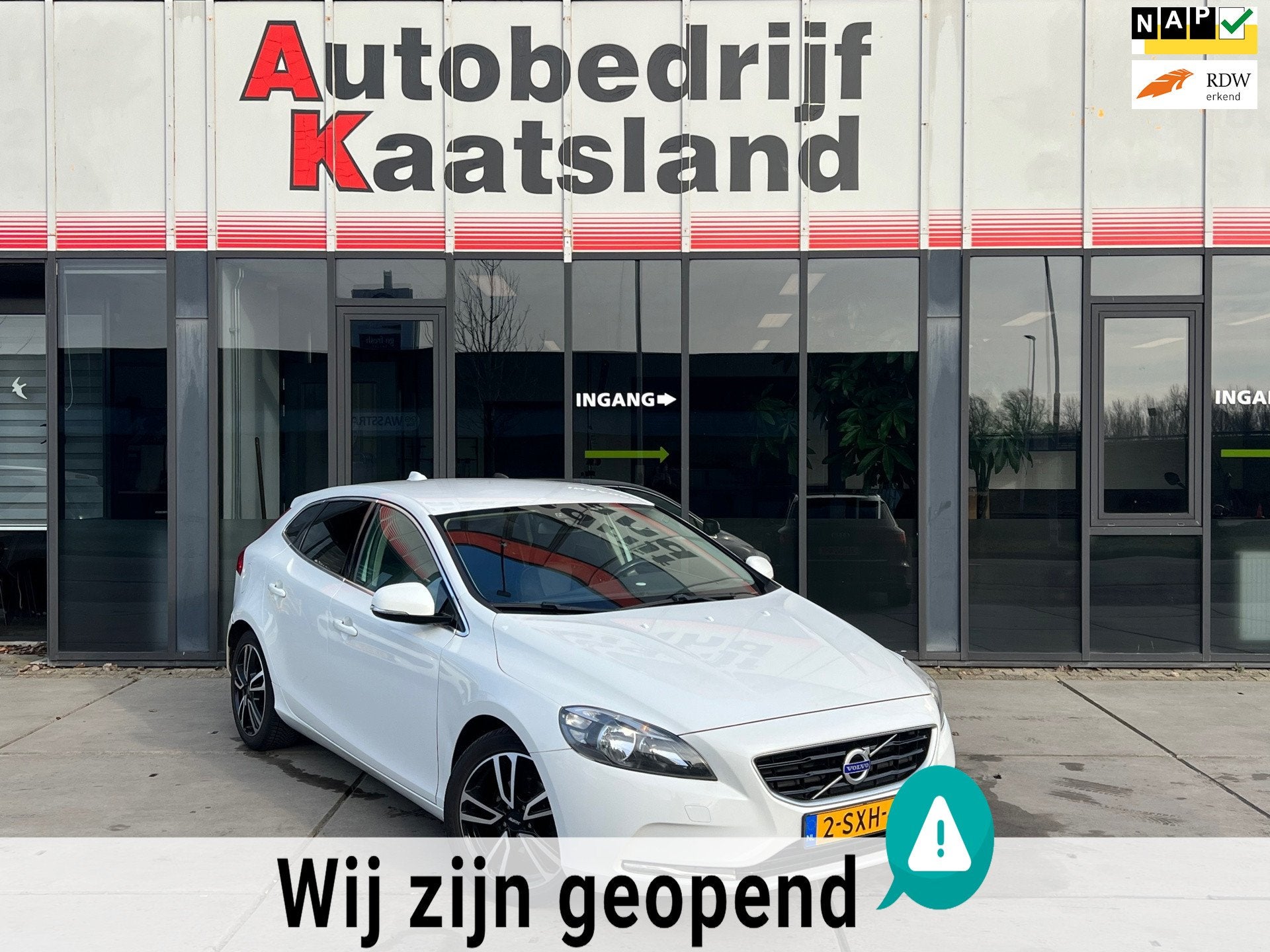 Volvo V40 1.6 D2 Momentum - Leer - Navi - Pdc -, Auto's, Voorwielaandrijving, Euro 5, Stof, Gebruikt