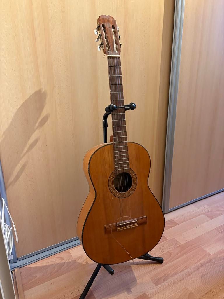 Klassieke Spaanse gitaar - Romanza - Nieuwe snaren nodig, Muziek en Instrumenten, Snaarinstrumenten | Gitaren | Akoestisch, Ophalen