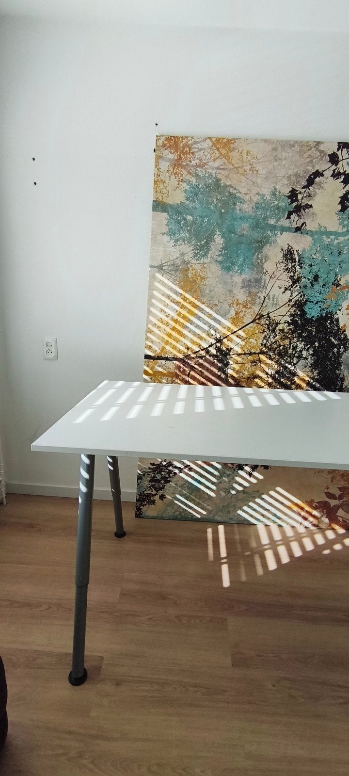 Mooi wit Ikea bureau, Ophalen, Zo goed als nieuw