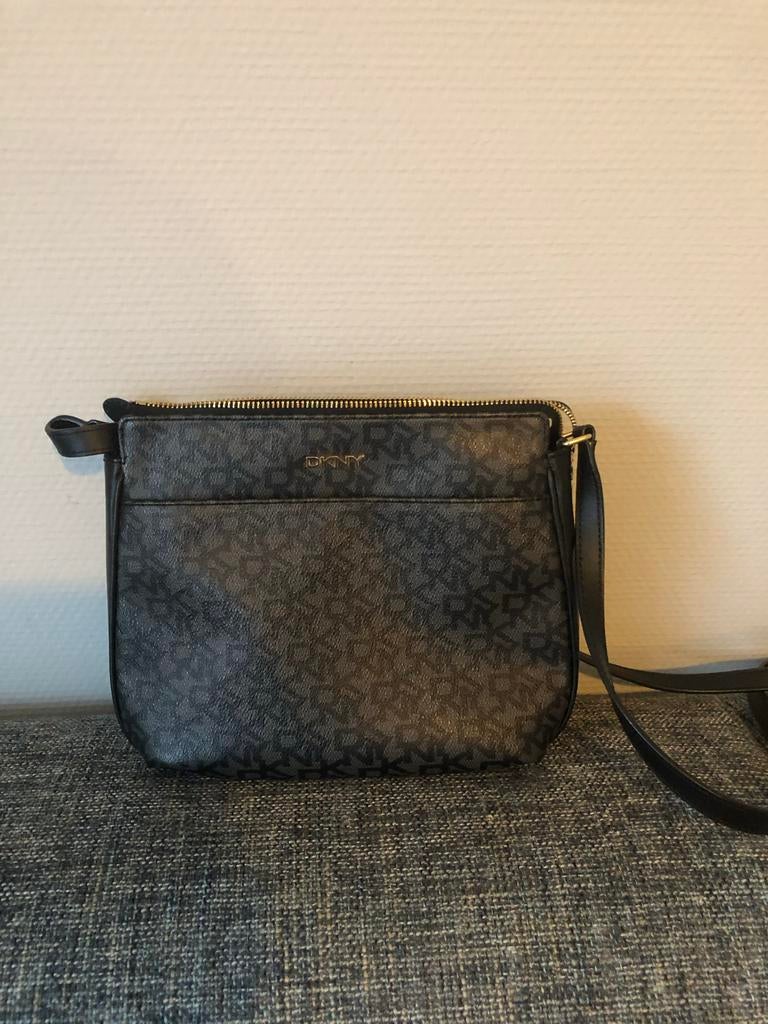 DKNY Schoudertasje Zwart met Logo Patroon, Ophalen of Verzenden, Zo goed als nieuw, Zwart, Schoudertasje