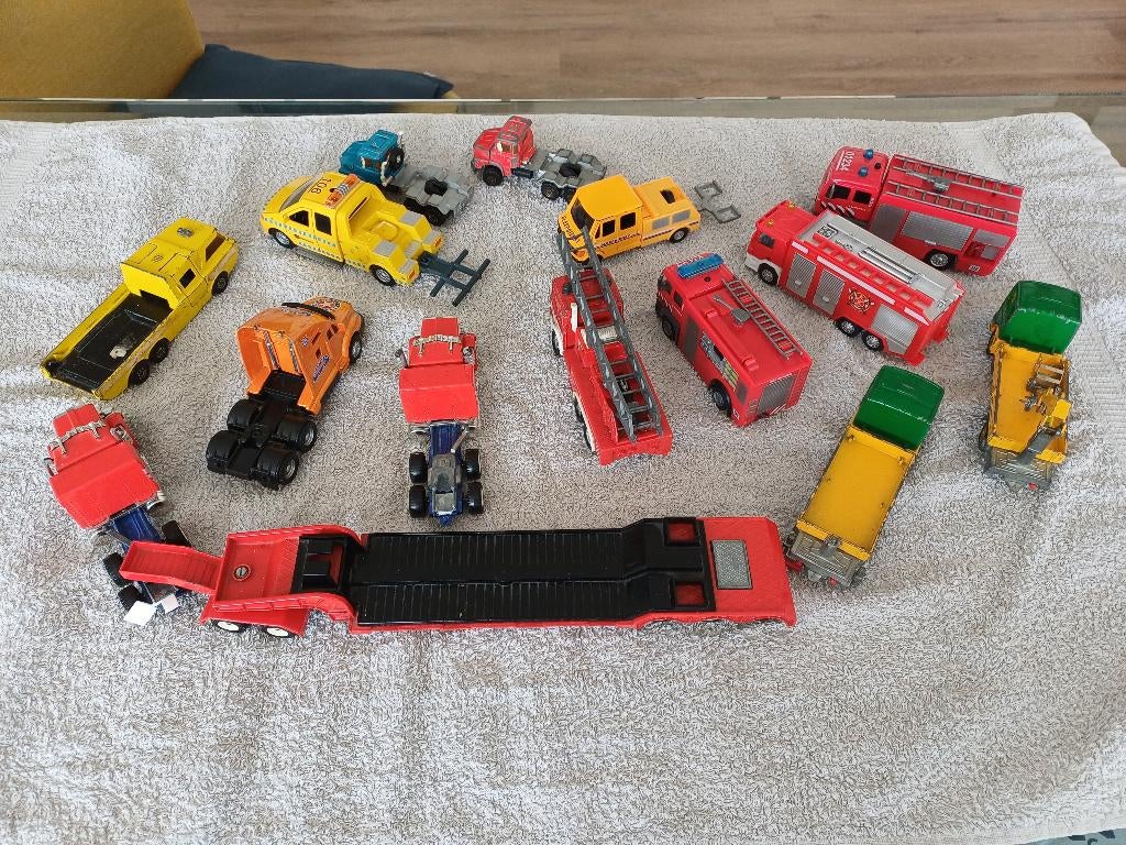 Partij vrachtauto modellen te koop, Hobby en Vrije tijd, Modelauto's | Overige schalen, Ophalen of Verzenden, Gebruikt, Bus of Vrachtwagen
