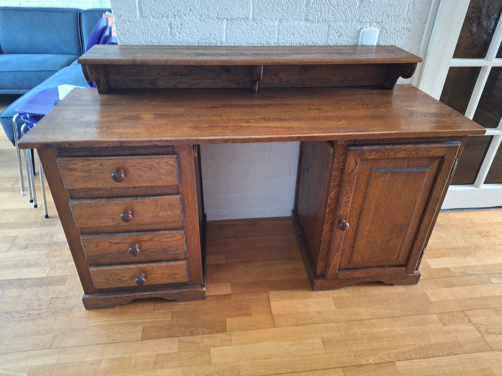 Antiek Bureau met Lades en Kastje, Ophalen