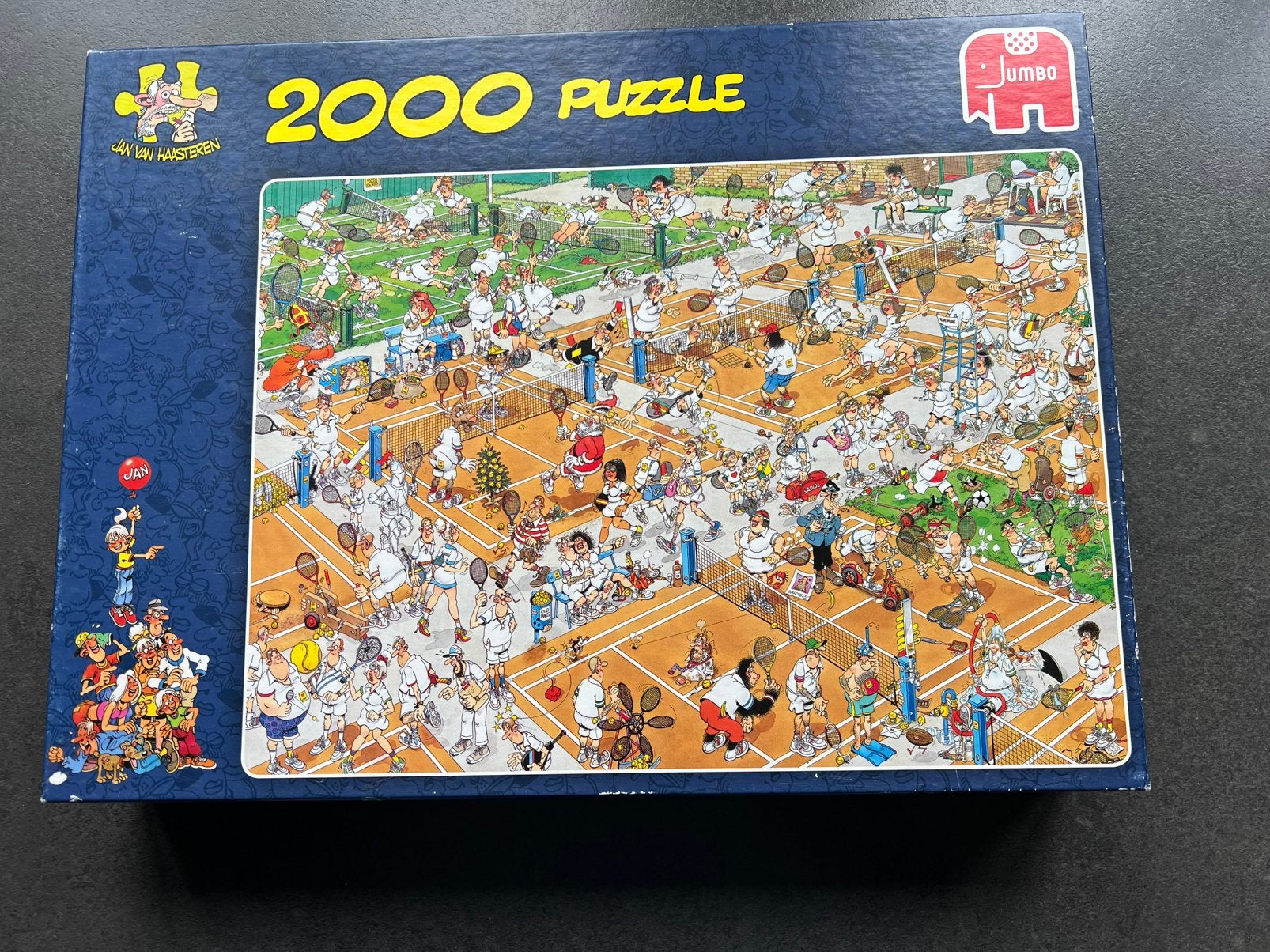 Jan van Haasteren puzzel 2000 stukjes De tennisbaan., Hobby en Vrije tijd, Ophalen, Meer dan 1500 stukjes, Zo goed als nieuw