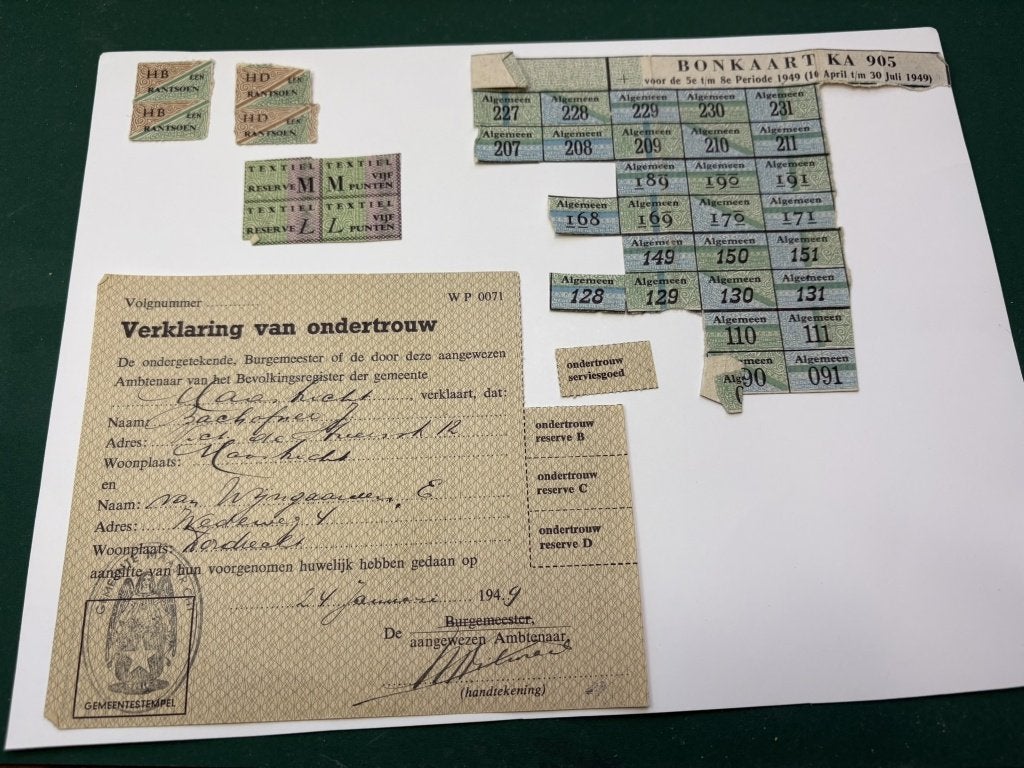Rantsoen en bonkaarten per 31 juli 1949 zie foto's, Ophalen of Verzenden, Overige soorten, Nederland, Overige typen
