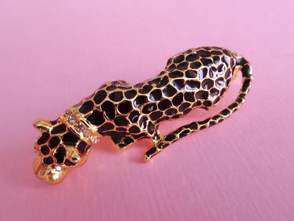 jwg Vintage 70 80s luipaard panter broche zwart goud verguld, Sieraden, Tassen en Uiterlijk, Verzenden, Overige materialen, Broche