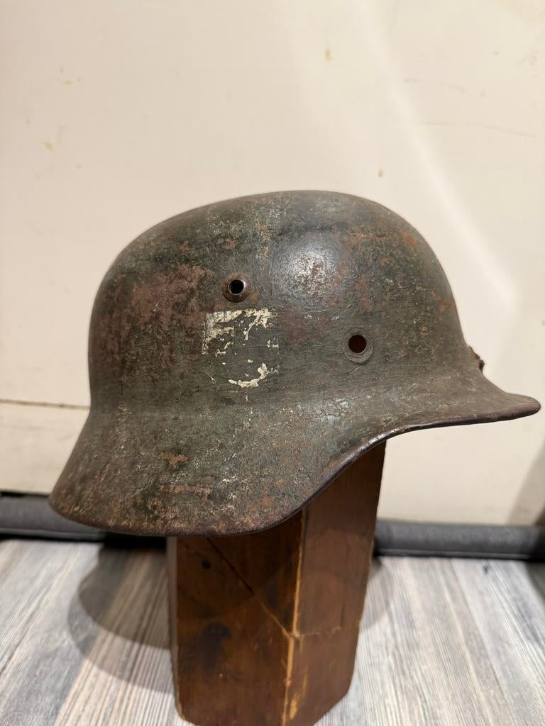 Duitse M35 Helmschaal Reissue SD XX? Battledamage groen WW2, Verzamelen, Militaria | Tweede Wereldoorlog, Ophalen of Verzenden
