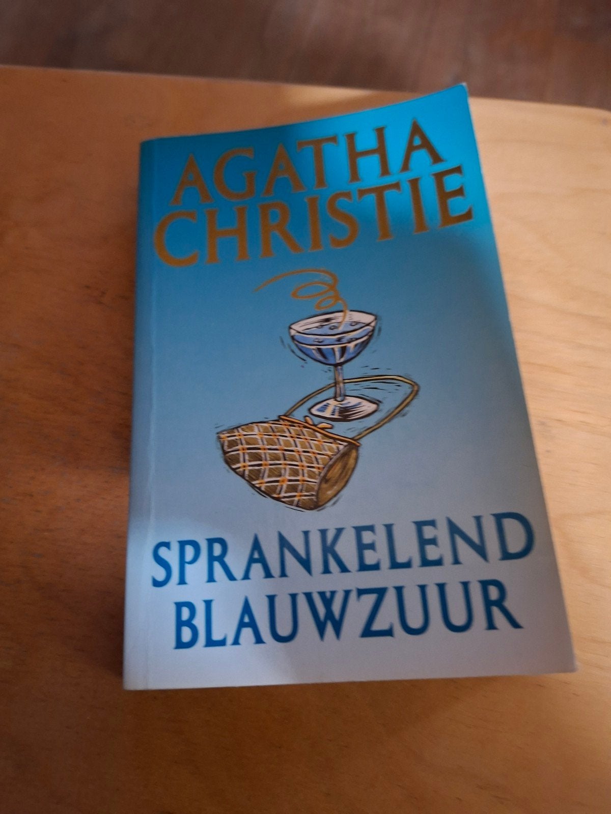 Agatha Christie - Sprankelend Blauwzuur (pocket), Ophalen of Verzenden, Gelezen, Agatha Christie