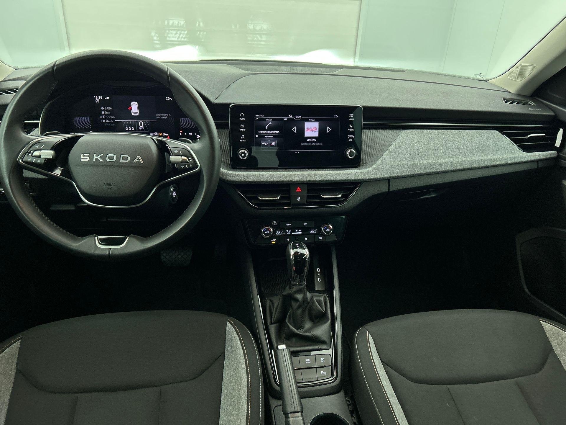 Skoda Kamiq 1.0 TSI Business Edition Automaat Navigatie Clim, Auto's, Gebruikt, Zwart, Lane Keeping Assist, 3 cilinders