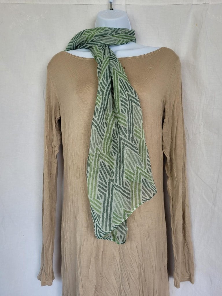 Leuke groenige sjaal 140x50, ., Maat 46/48 (XL) of groter, Ophalen of Verzenden, Zo goed als nieuw