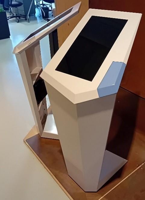 Swipespot Interactieve Informatiezuil voor touchscreen 22", Computers en Software, Overige Computers en Software, Zo goed als nieuw