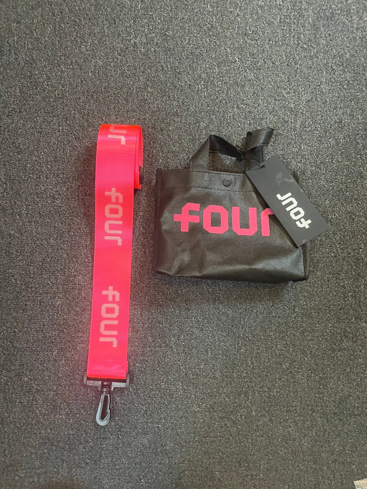 Four roze band, Ophalen of Verzenden, Zo goed als nieuw, Meisjes