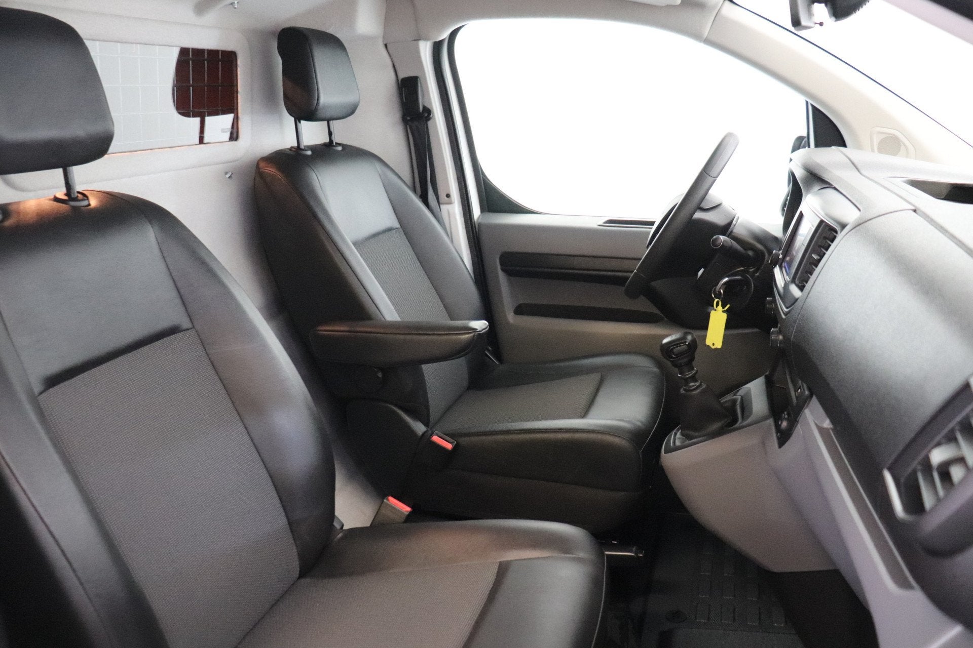 Peugeot Expert 1.5 BlueHDI 100PK L2 EURO 6 - Airco - Navi -, Voorwielaandrijving, Stof, Gebruikt, 4 cilinders