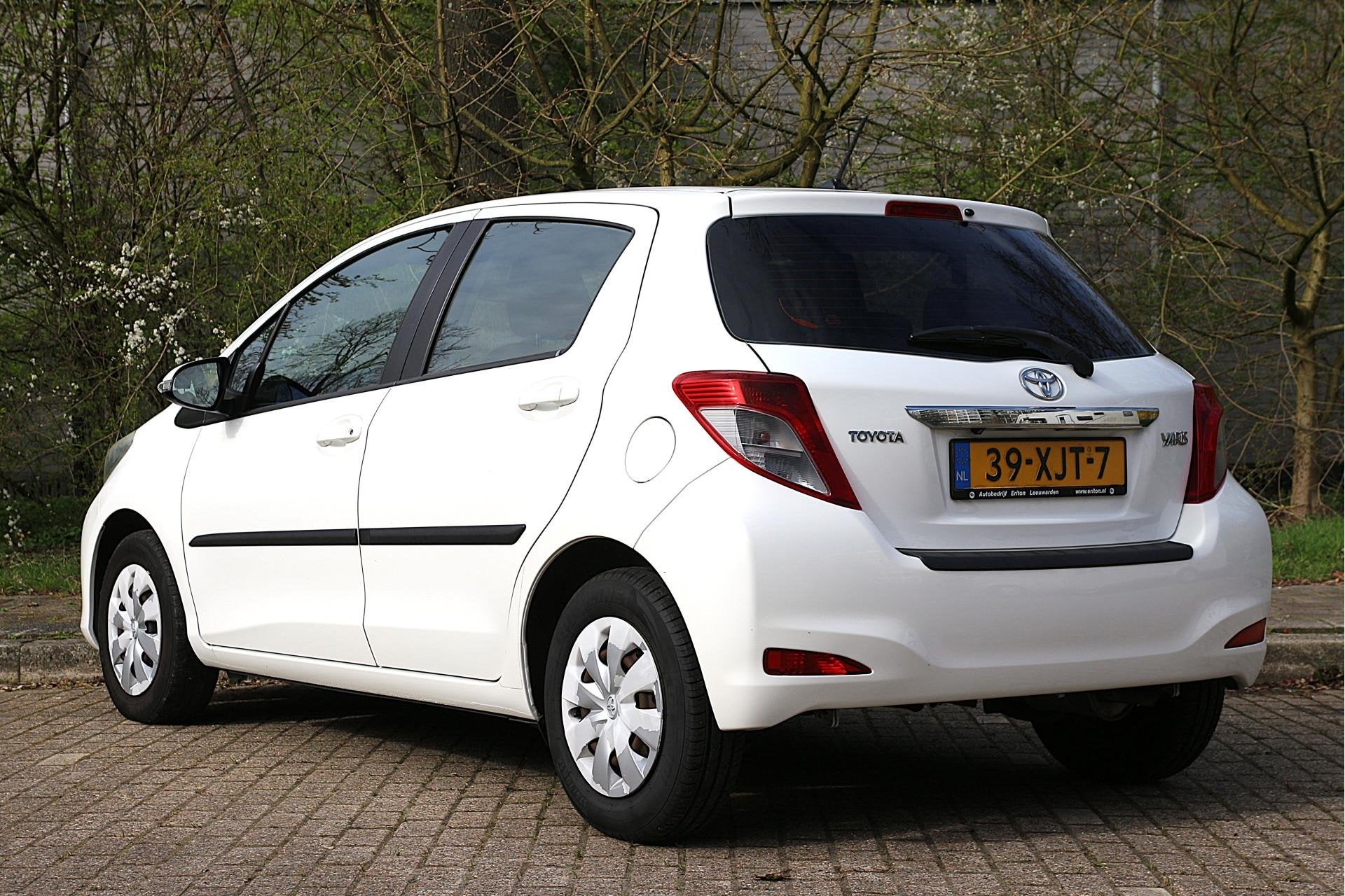 Toyota Yaris 1.0 VVT-i 70pk Aspiration | NL-auto | Facelift, Auto's, Euro 5, Wit, Origineel Nederlands, Bedrijf
