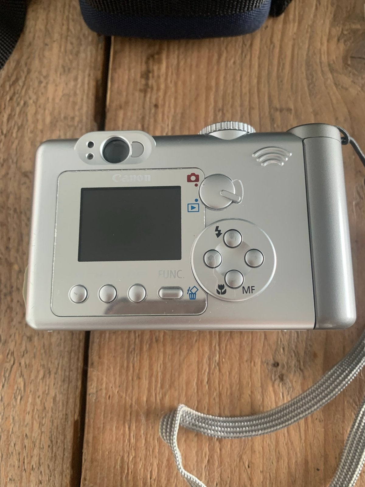 Foto 3 van Canon PowerShot A70 Compactcamera met Samsonite tas