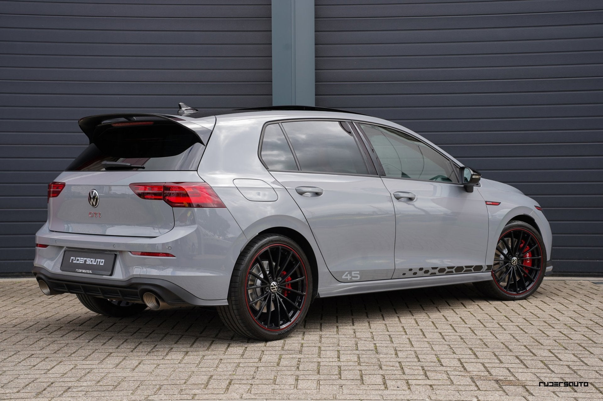 Volkswagen Golf 8 GTI Clubsport 45 Jahre | Pano | Akra | Mat, Dealer onderhouden, Gebruikt, Zwart, 4 cilinders