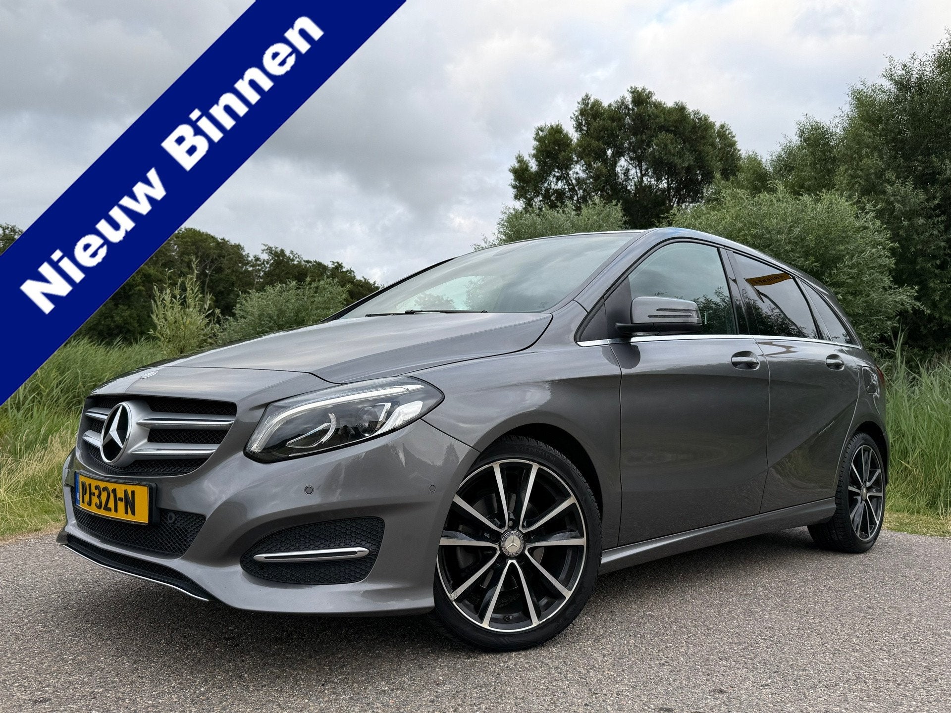 Mercedes-Benz B-klasse 180 Activity Edition Automaat | AMG-L, Auto's, Dealer onderhouden, 1325 kg, Gebruikt, 4 cilinders