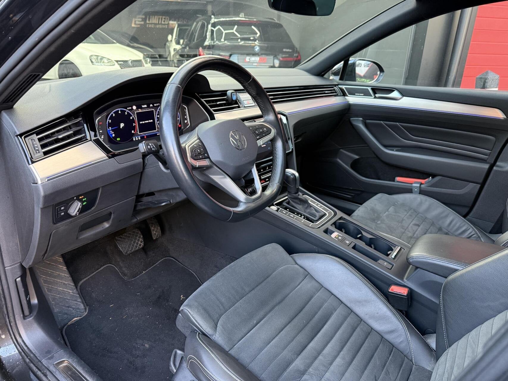 Volkswagen Passat Variant 1.5 TSI R-Line Business/ Pano/360, 4 cilinders, 150 pk, Alcantara, Origineel Nederlands
