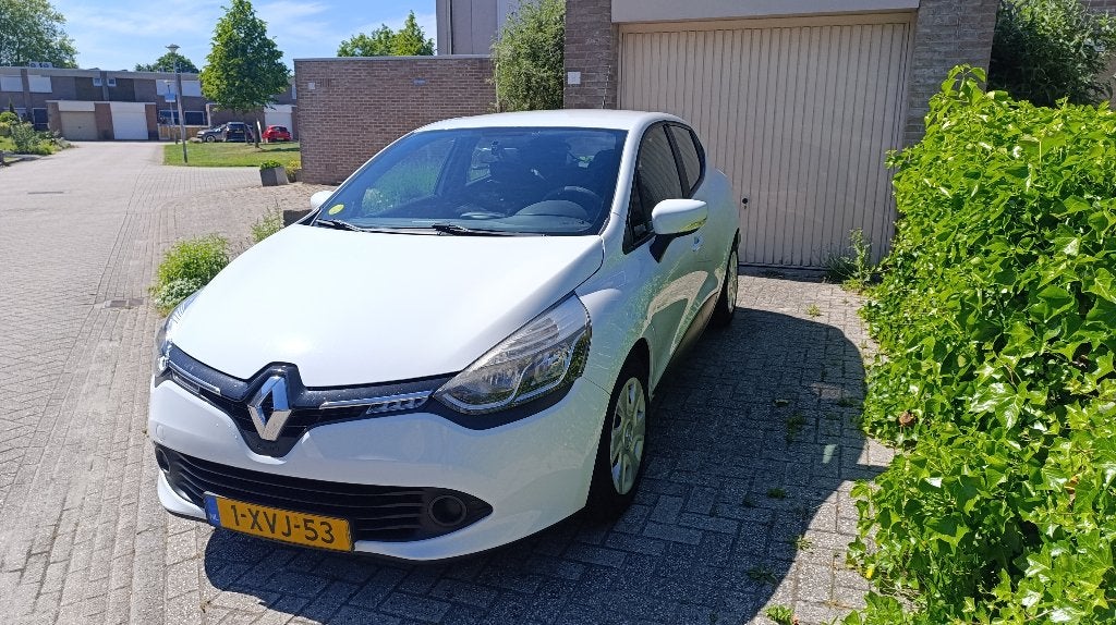 Renault Clio 1.5 DCI 66KW 5-DRS 2014 Wit, Auto's, Voorwielaandrijving, Stof, Zwart, 96 €/maand