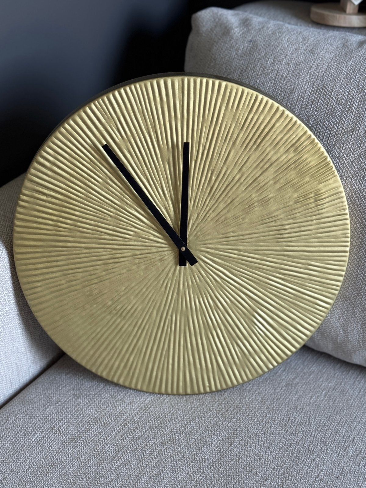 Wall watch witg battery, Huis en Inrichting, Goud, Met slinger, Analoog, Ophalen of Verzenden