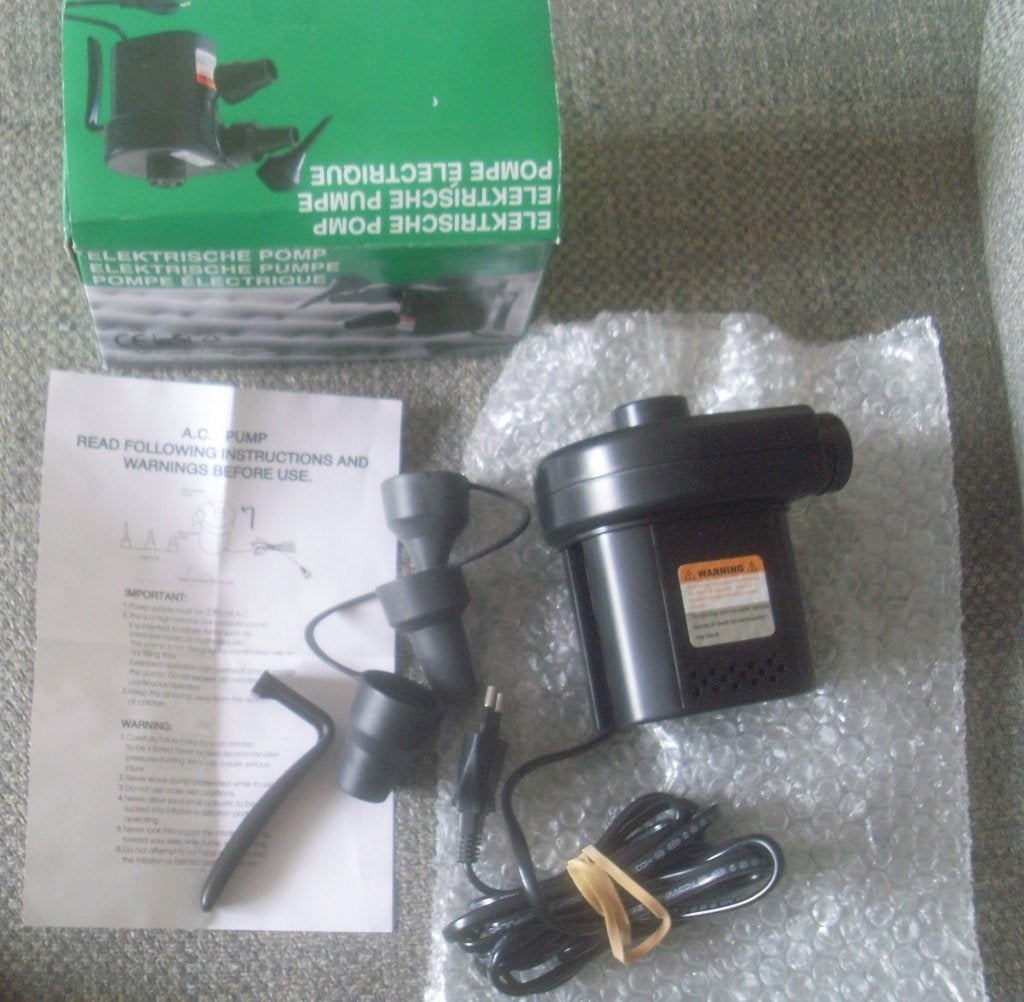 Elektrische Pomp voor bv luchtbed / boot incl. 3 adapters, Caravans en Kamperen, Luchtpompen, Ophalen of Verzenden, Zo goed als nieuw