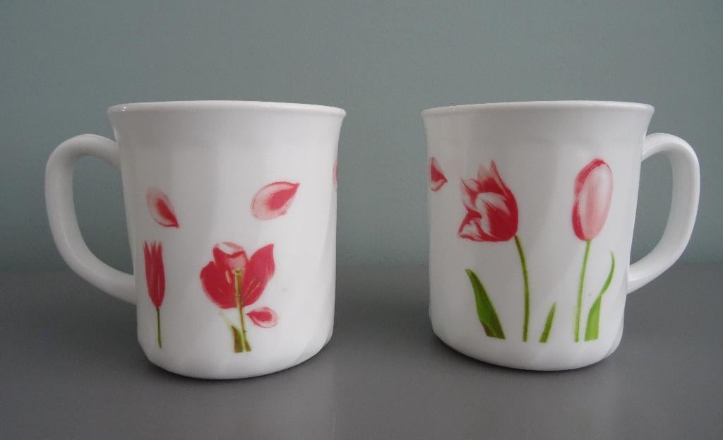 Arcopal bekers met bloemenprint - 2 stuks H 9cm x Ø 8cm, Overige materialen, Overige typen, Ophalen of Verzenden, Zo goed als nieuw