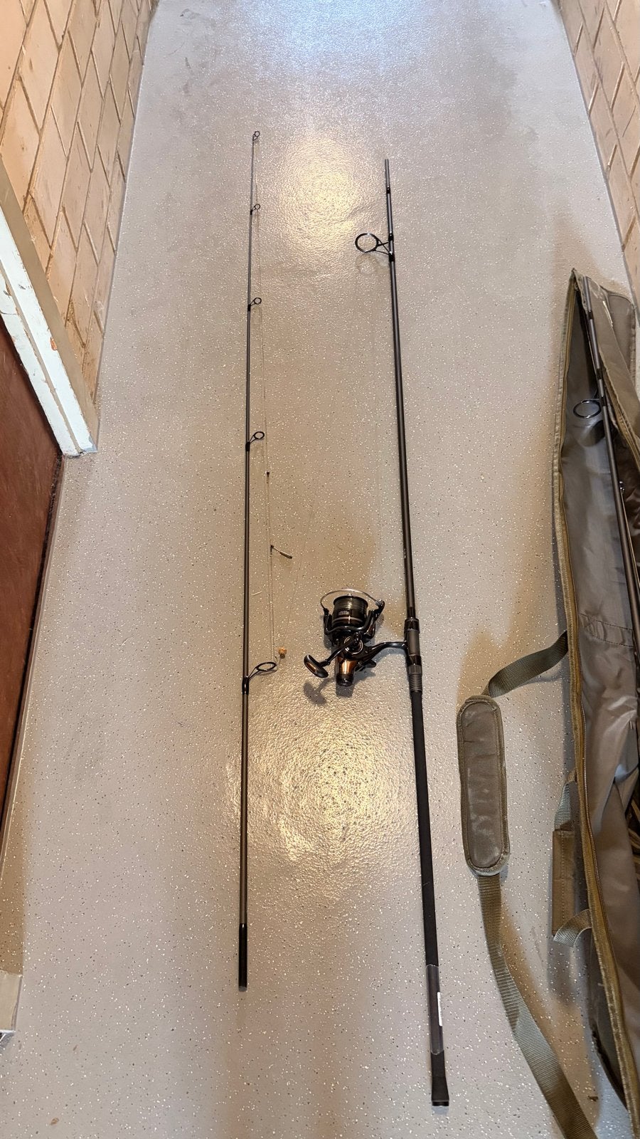 2 Daiwa Crosscast karperhengels + 2 Daiwa Black Widow molens, Watersport en Boten, Ophalen, Zo goed als nieuw, Complete set