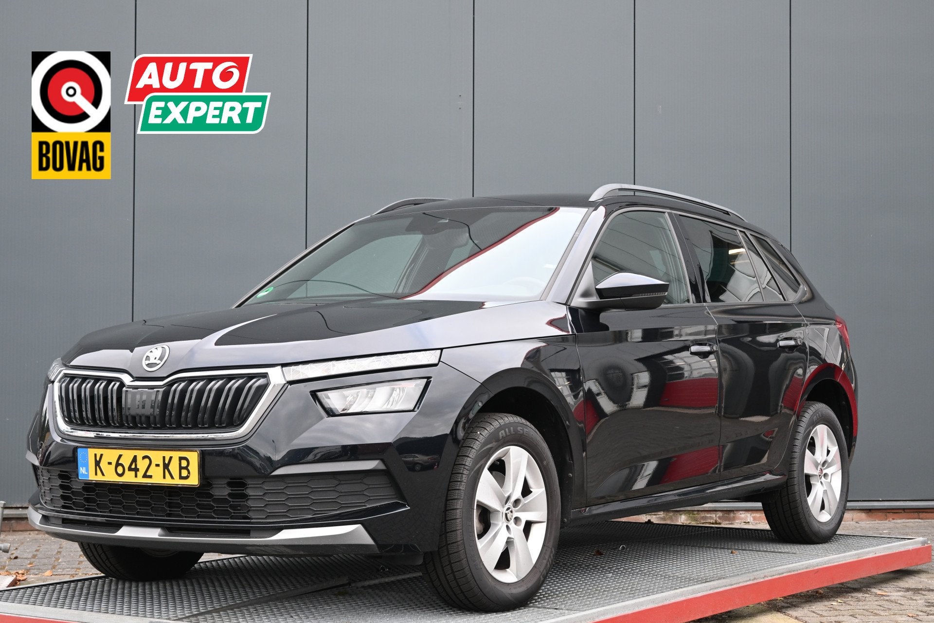 Skoda Kamiq 1.0 TSI Sport Business trekhaak (bj 2020), Auto's, Stof, Gebruikt, Origineel Nederlands, Handgeschakeld