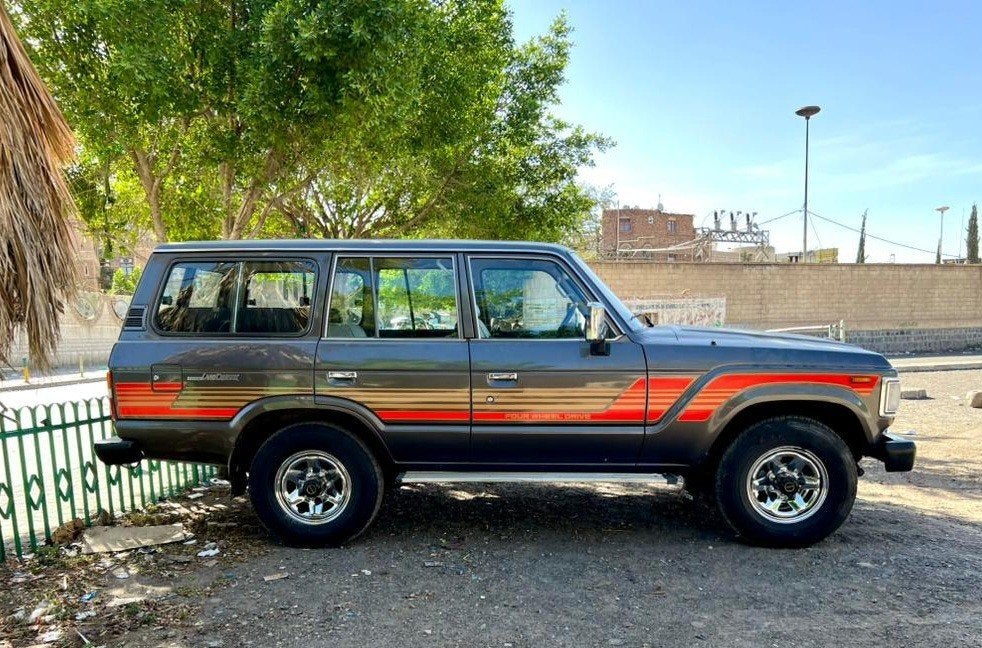 Toyota landcruiser fj60 1984 airco 9per Nederlands kenteken, Zwart, Handgeschakeld, Particulier, 2050 kg