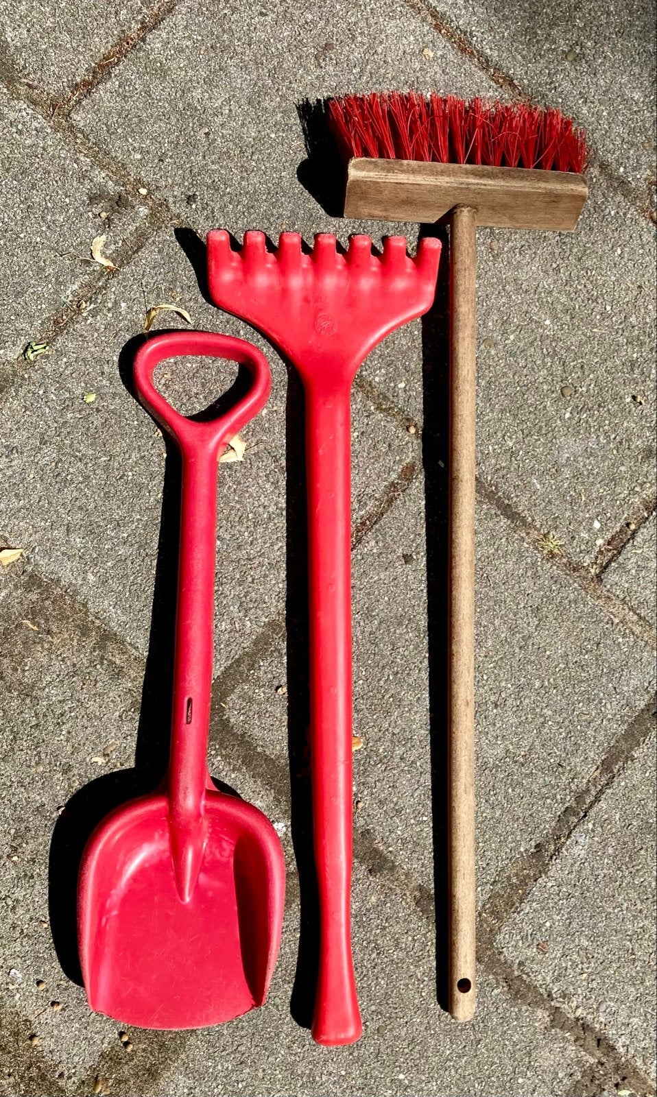 Kindertuingereedschap: schep, hark en bezem, Ophalen of Verzenden, Gebruikt
