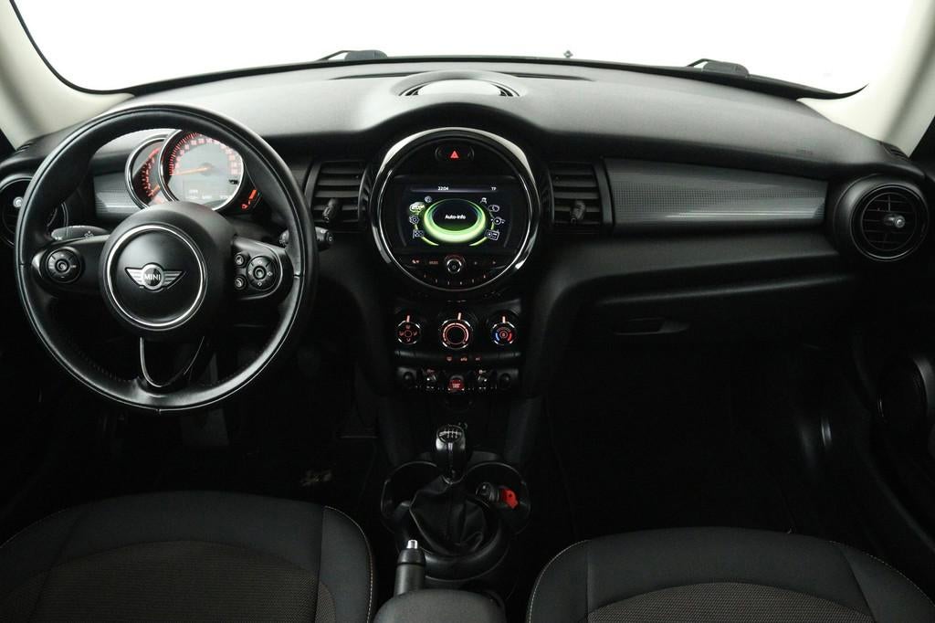 Mini Mini 1.5 Cooper Business (NAVIGATIE, CRUISE, PARKEERSEN, Voorwielaandrijving, Gebruikt, 4 stoelen, Origineel Nederlands