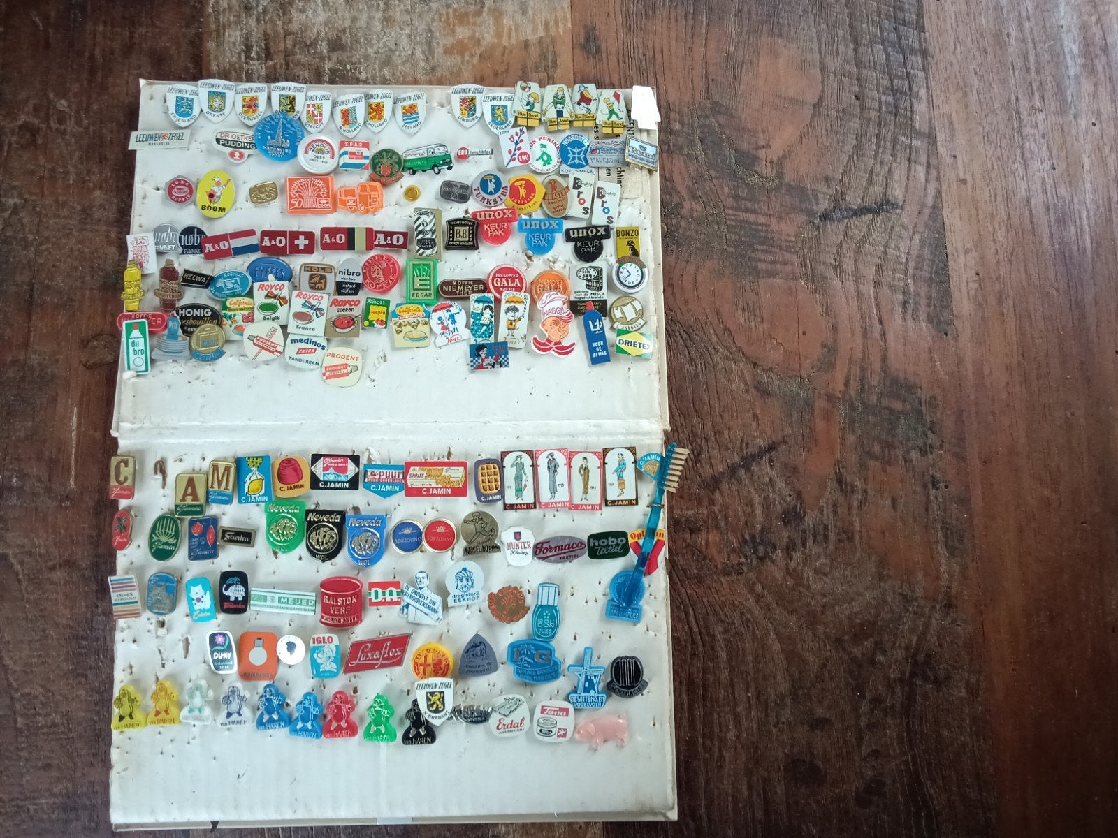 Grote collectie vintage speldjes en pins, Ophalen of Verzenden, Gebruikt, Overige onderwerpen