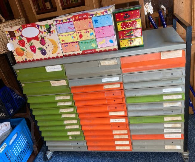 opbergkast met lades voor bv knutsel materiaal, schoolkast, Gebruikt, Overige thema's, Gereedschap of Toebehoren, Meerkleurig