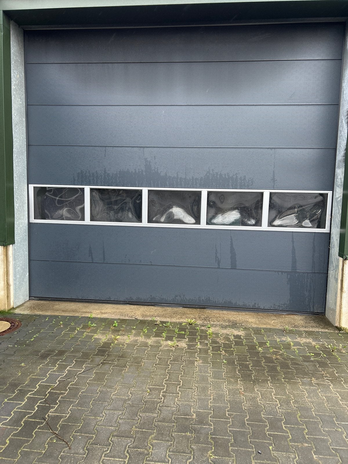 Sectionaal Garagedeur/industriedeur met Ramen roet schade, Gebruikt, Garagedeur, Ophalen of Verzenden, Metaal