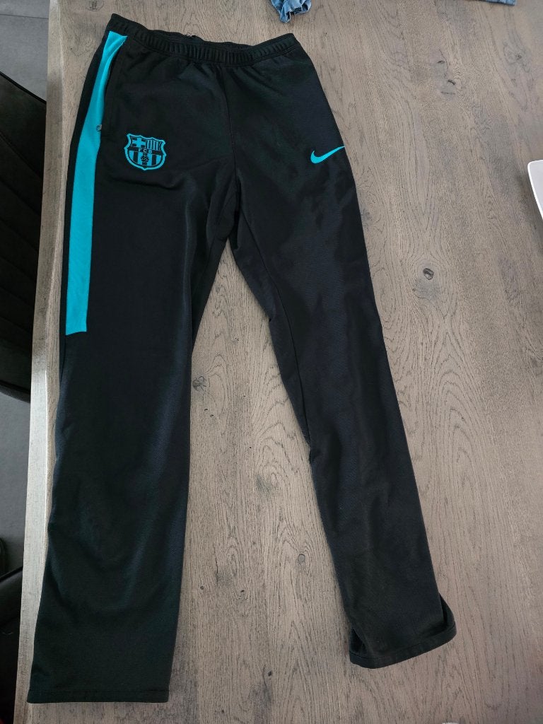 Nike trainingsbroek FC Barcelona maat 158, Kinderen en Baby's, Kinderkleding | Maat 158, Broek, Jongen of Meisje, Ophalen of Verzenden