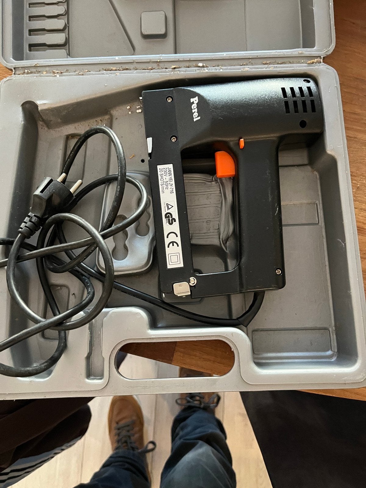 Perel Elektrische Nietmachine/Tacker met nietjes en spijkers, Ophalen, Gebruikt