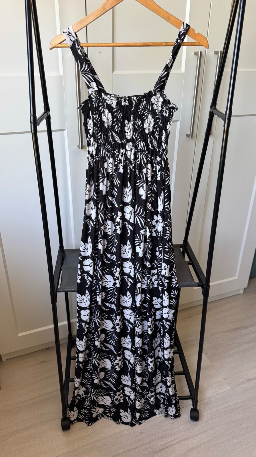 Zomerse Jurk met Bloemenprint - One Size, Maat 38/40 (M), Zwart, Ophalen of Verzenden, Zo goed als nieuw