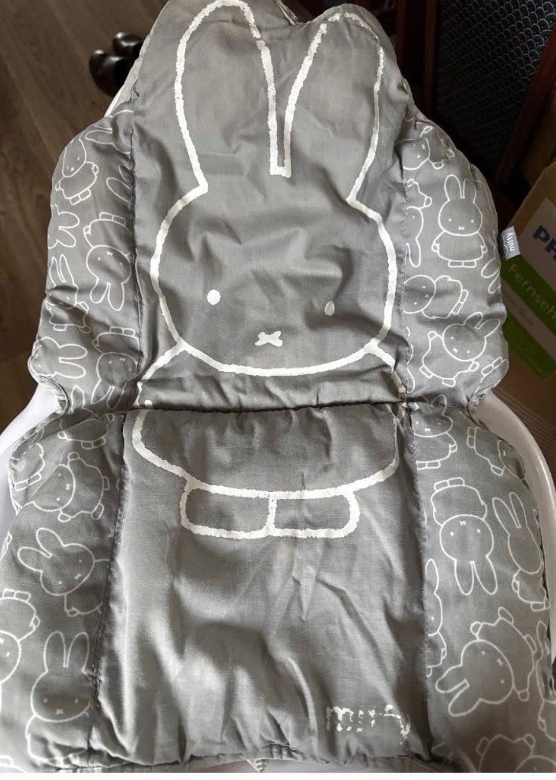 Kinderstoel met Nijntje stoelverkleiner, Ophalen of Verzenden, Gebruikt, Overige typen, Afneembaar eetblad