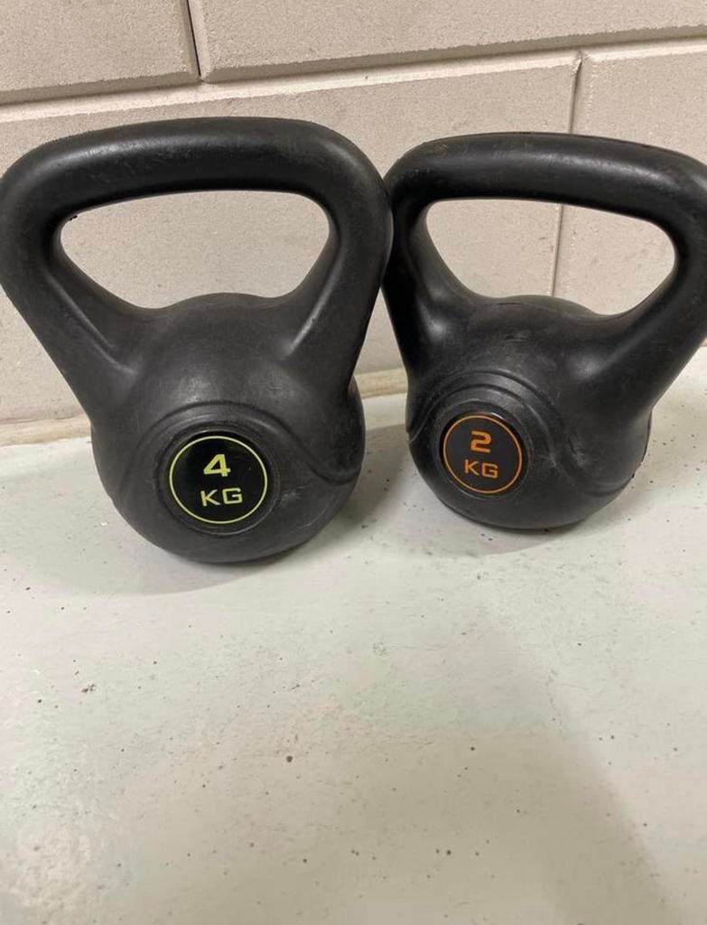 Set van 2 Kettlebells: 2 kg en 4 kg, Sport en Fitness, Fitnessmaterialen, Ophalen of Verzenden, Zo goed als nieuw, Kettlebell
