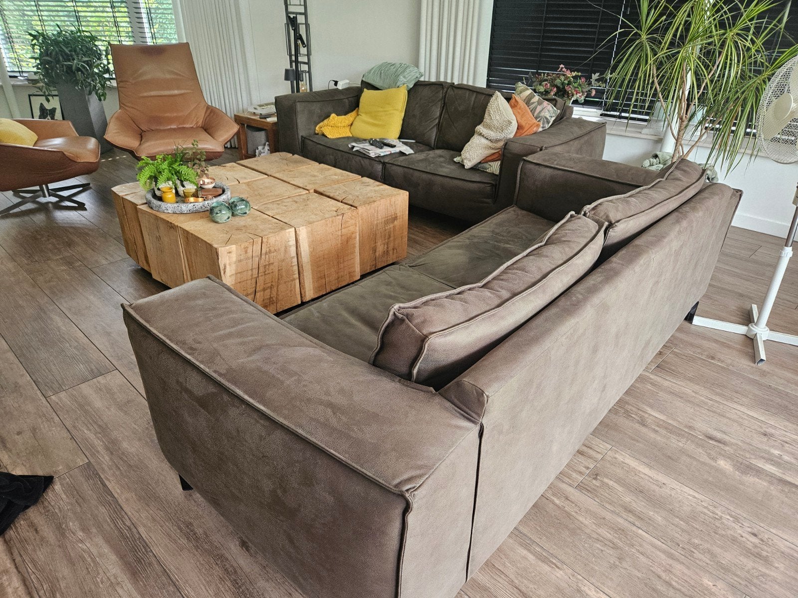 2 (micro) leren 4 zits banken, Huis en Inrichting, Ophalen, Gebruikt, Rechte bank, 200 tot 250 cm