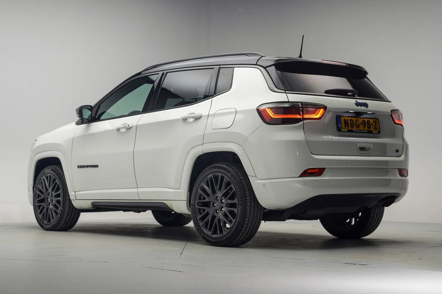 Jeep Compass 4xe 240 xe Plug-In Hybrid S Aut. [ Adapt.cruise, Auto's, Automaat, Dealer onderhouden, Adaptive Cruise Control, 4 cilinders
