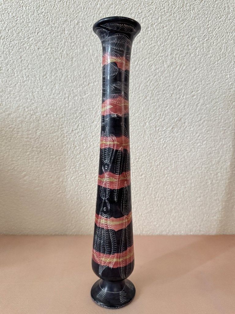 Vintage spekstenen vaas handgesneden met vissen, Antiek en Kunst, Afrika, Ophalen of Verzenden, Meerkleurig, 31 cm