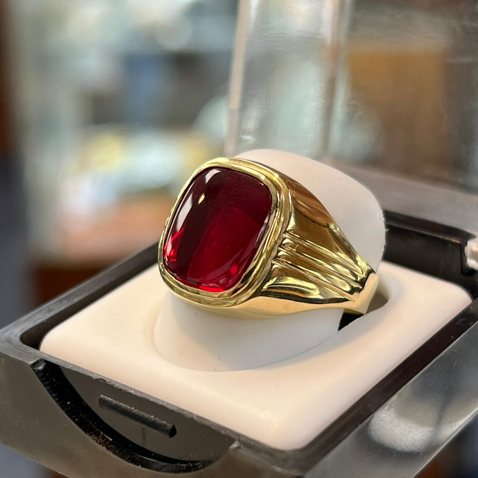 14 karaat gouden zegelring heren ring robijn, Ophalen of Verzenden, Zo goed als nieuw, Goud, Dame